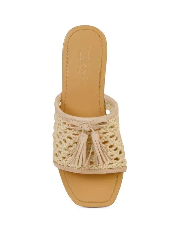 CEDAR HANDWOVEN NATURAL TASSEL FLATS