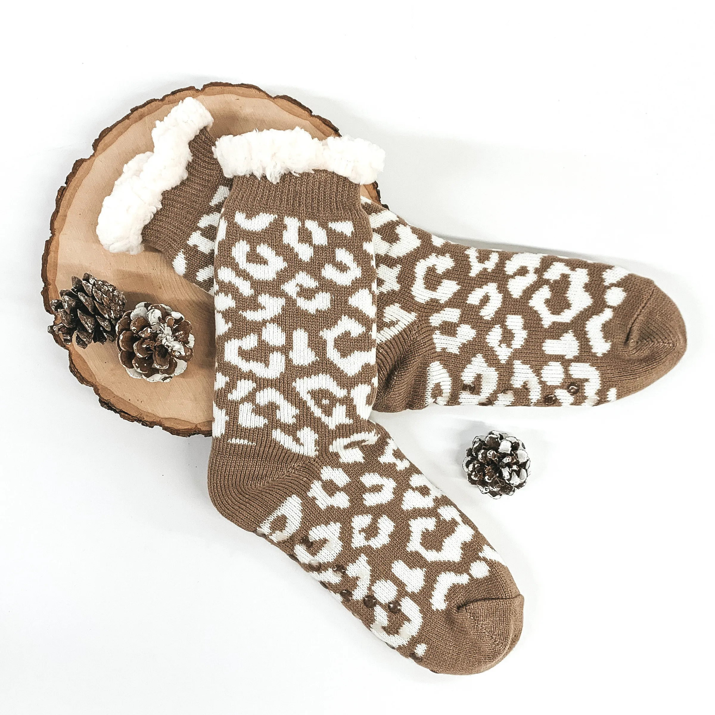 Plush Sherpa Slipper Socks in Beige/White Leopard Print