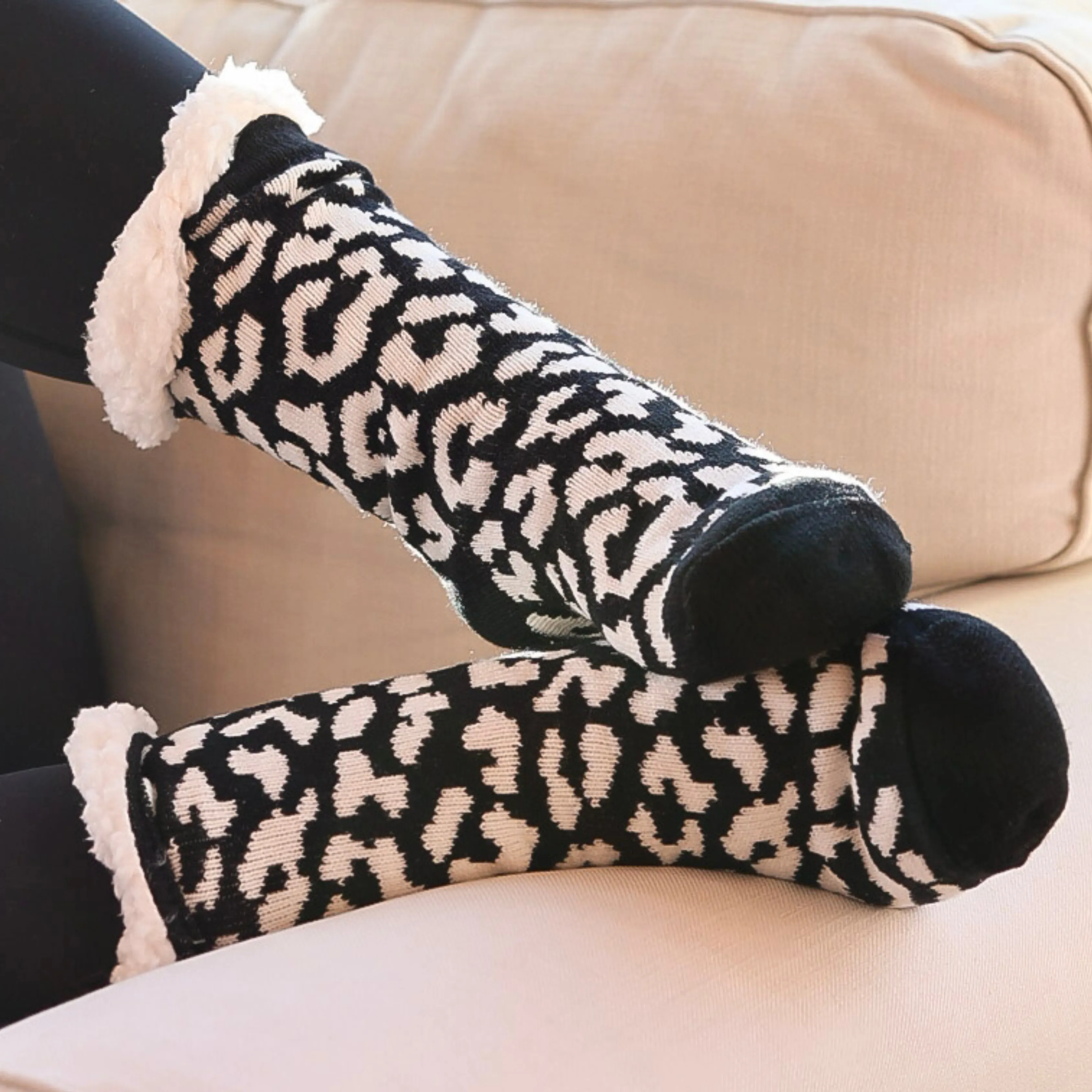 Plush Sherpa Slipper Socks in Black/White Leopard Print